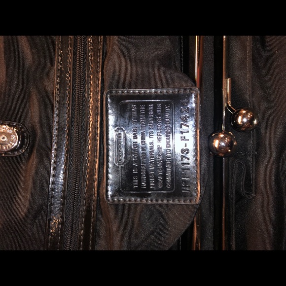 Signature Coach Medium Handbag! - Picture 2 of 3